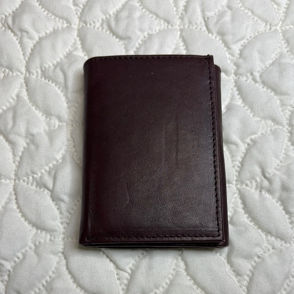 Leather Boss Elegant Brown Genuine Leather Trifold Wallet Like New - Picture 1 of 9